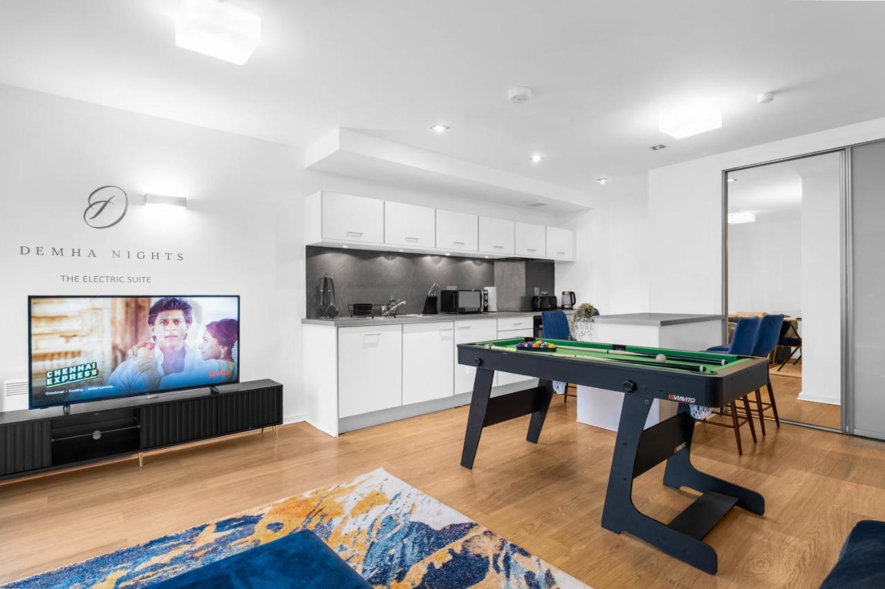 Snooker Table With 4 Beds And Free Parking Apartment Coventry
